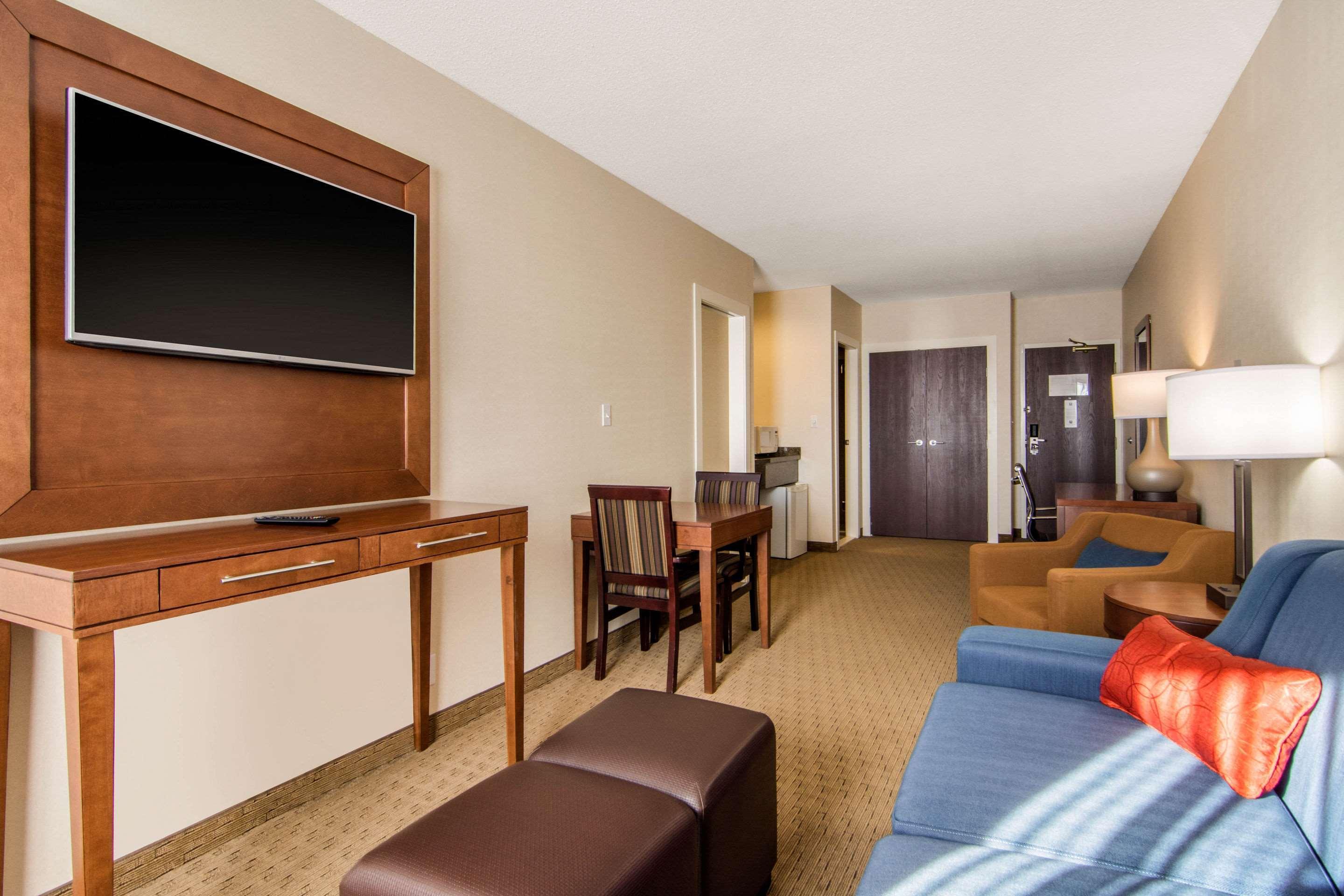 Comfort Inn & Suites Медисин-Гат Екстер'єр фото