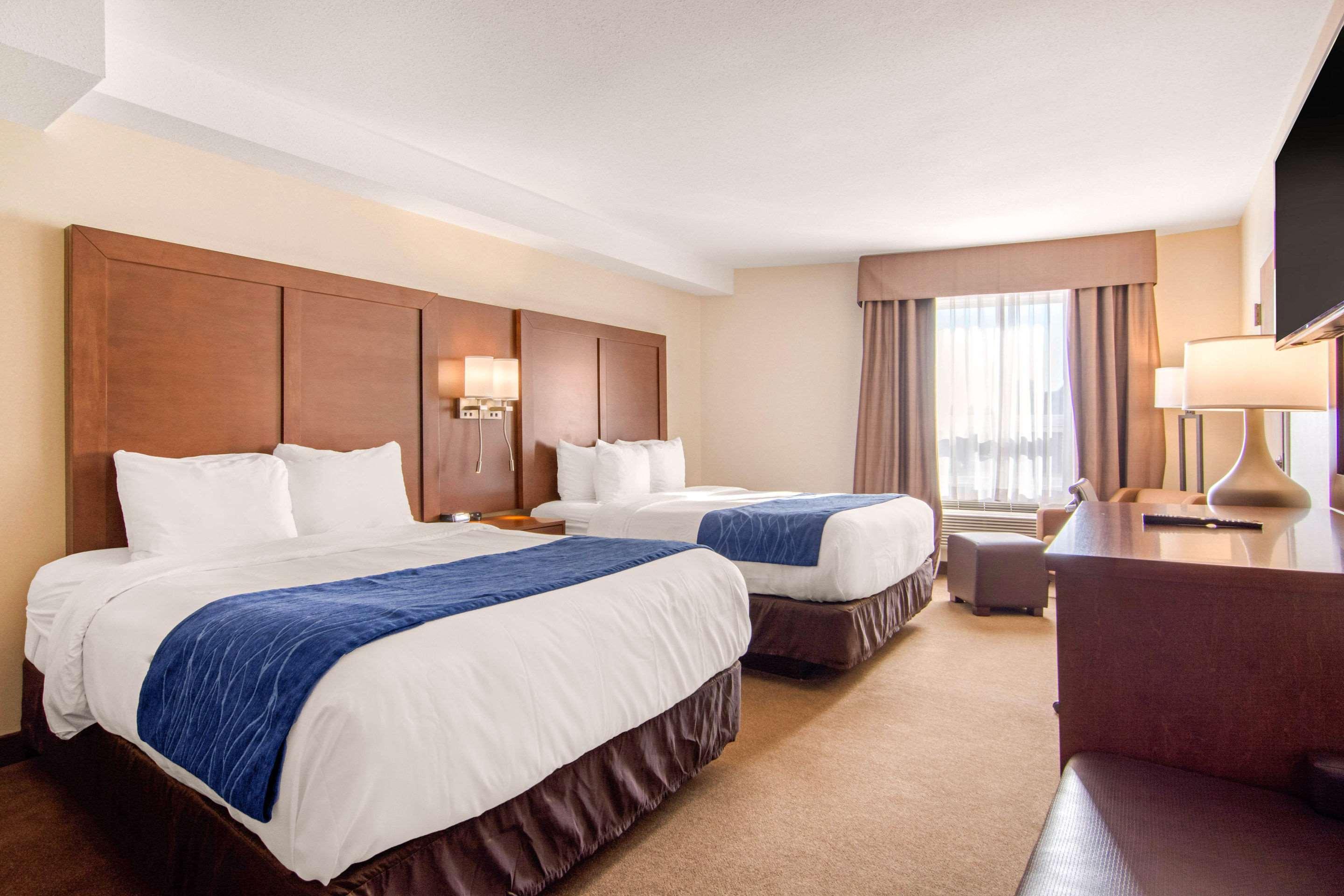Comfort Inn & Suites Медисин-Гат Екстер'єр фото