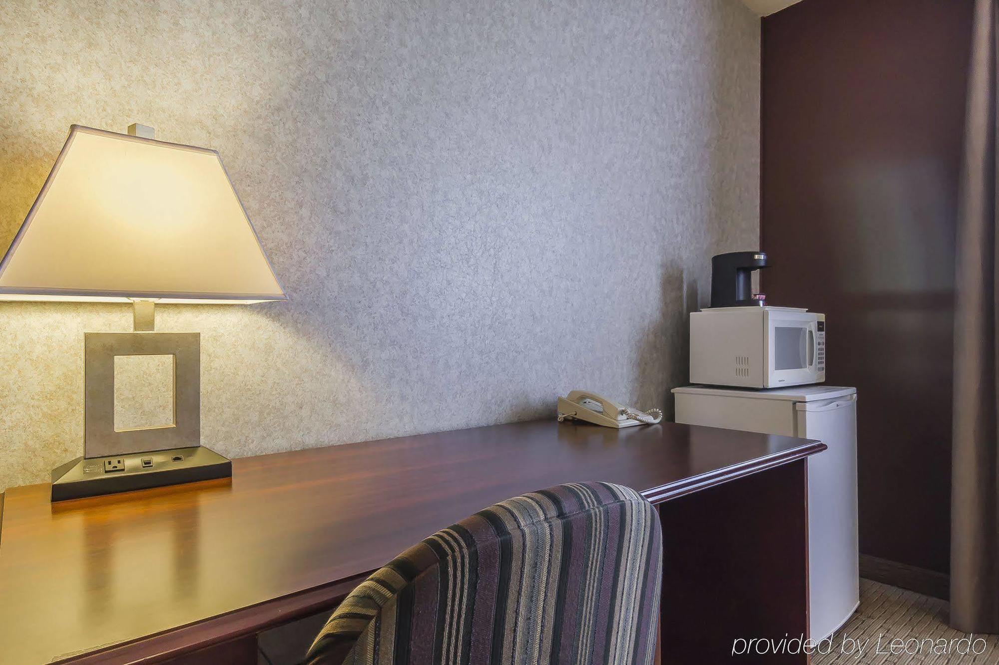 Comfort Inn & Suites Медисин-Гат Екстер'єр фото