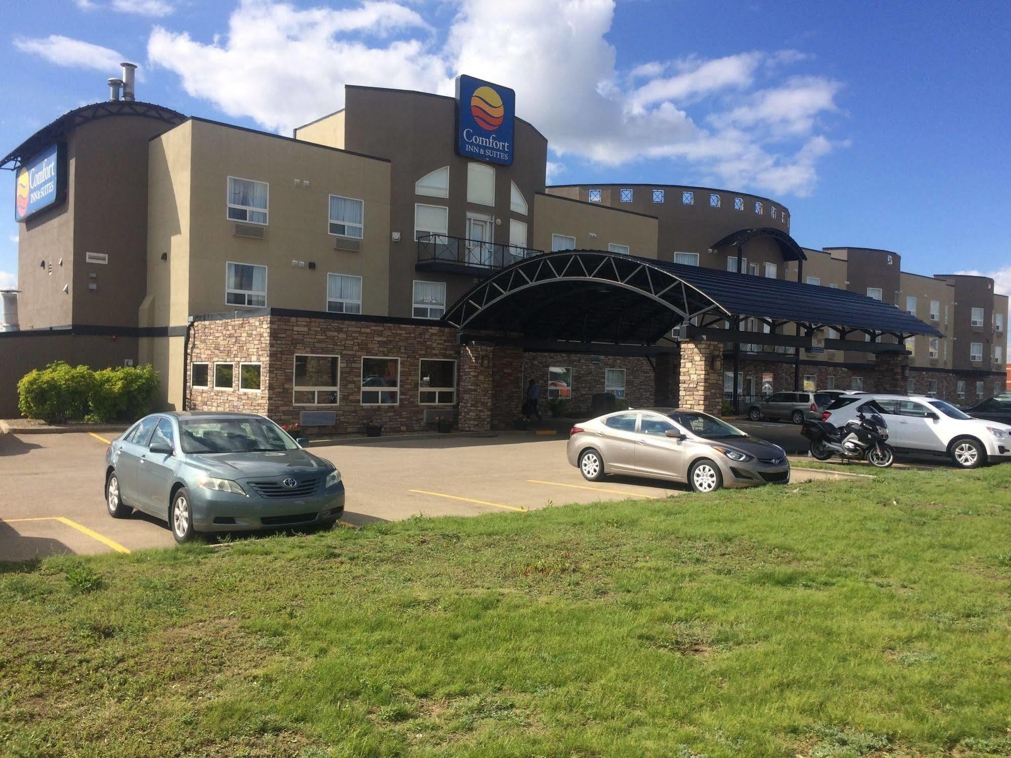 Comfort Inn & Suites Медисин-Гат Екстер'єр фото